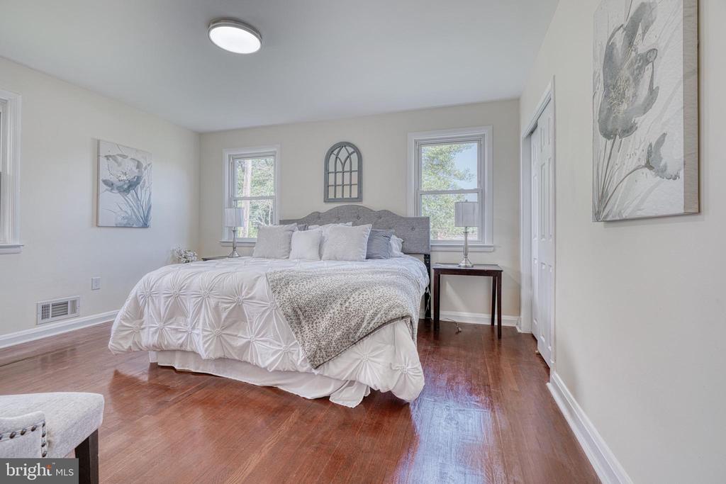 1411 Shefford Rd