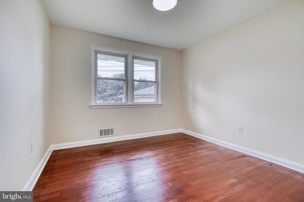 1411 Shefford Rd