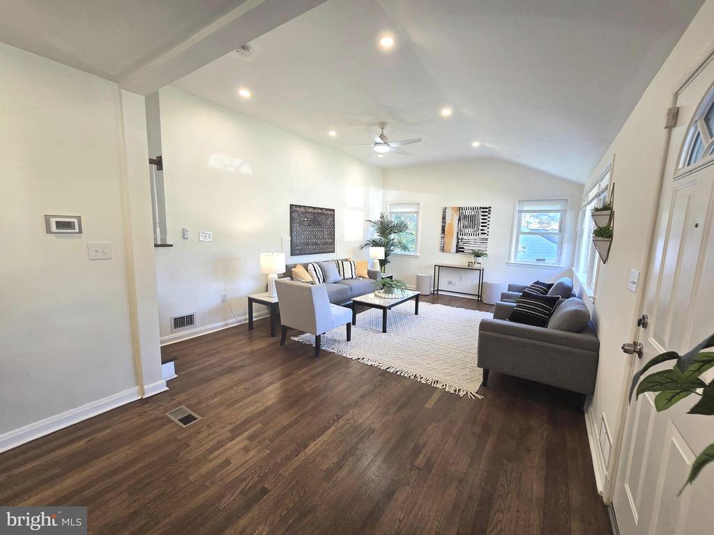 1411 Shefford Rd