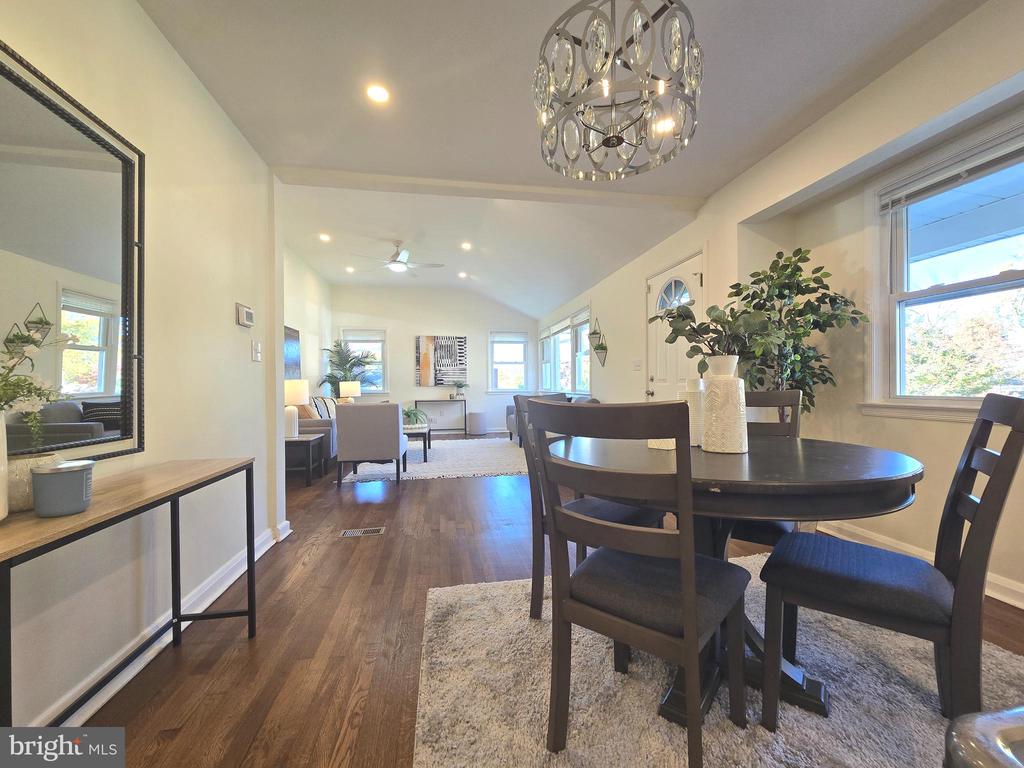 1411 Shefford Rd