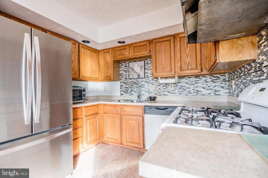 40 FENCEROW CT