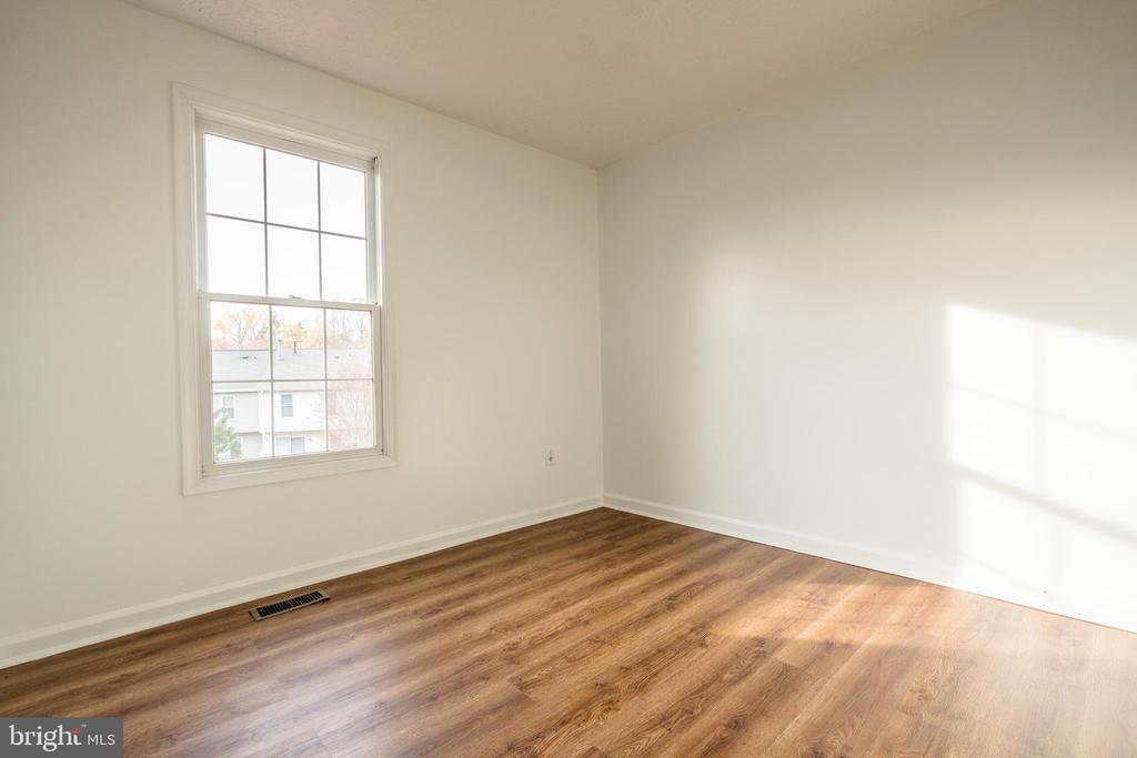 40 FENCEROW CT