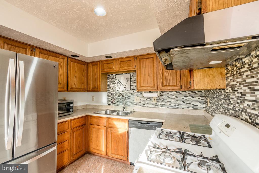 40 FENCEROW CT