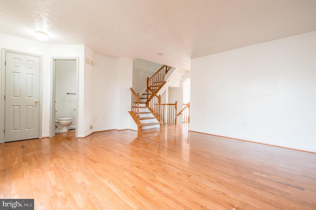 40 FENCEROW CT