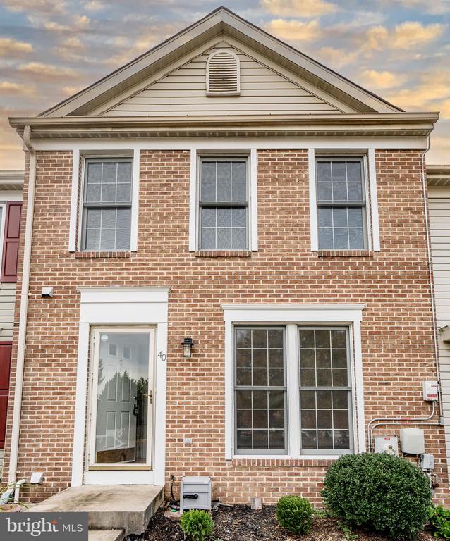 40 FENCEROW CT