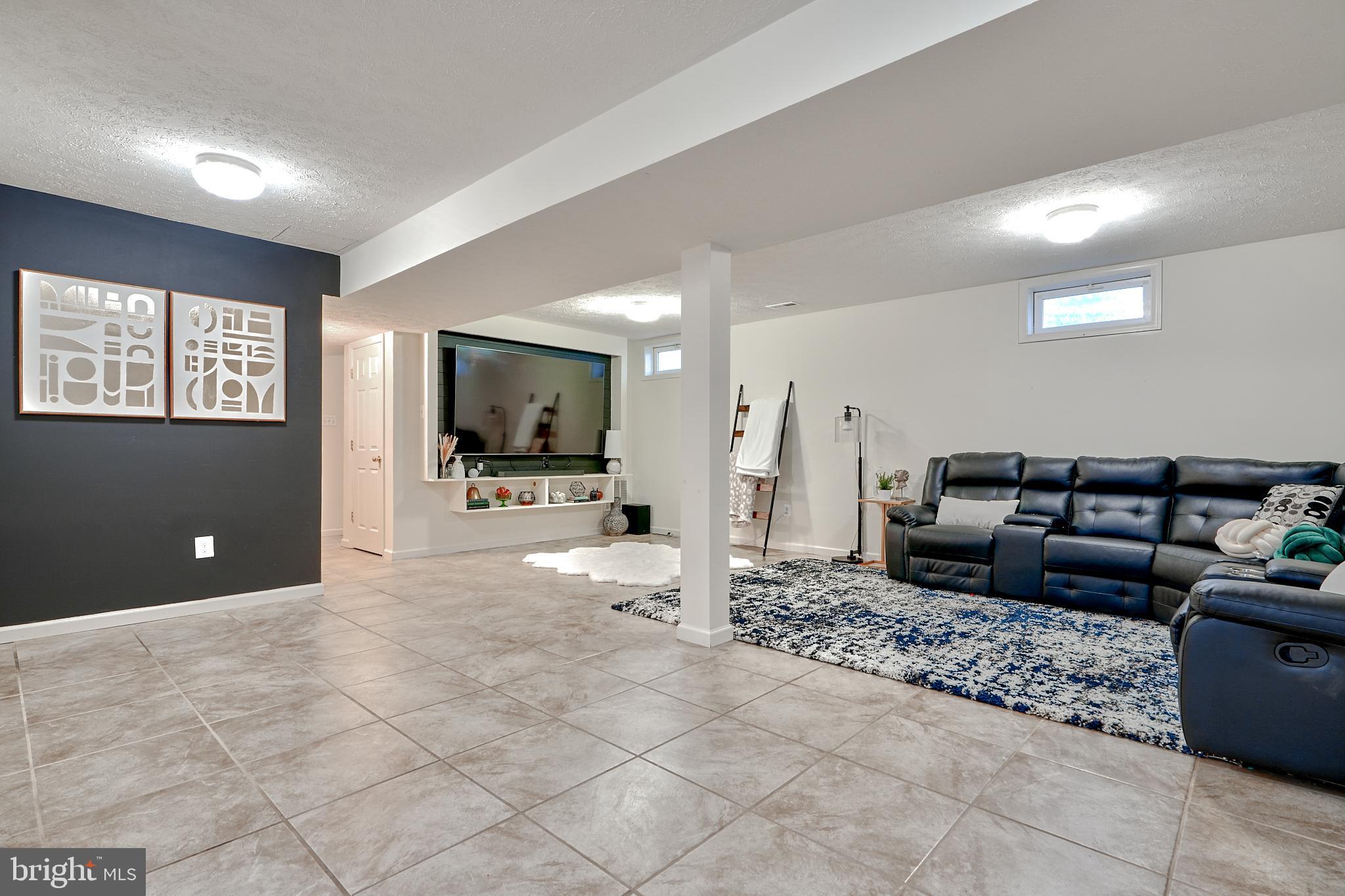 706 Nellis Rd
