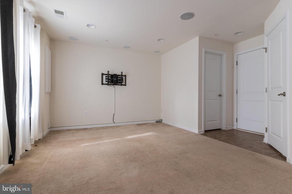 9462 Ballard Green Dr