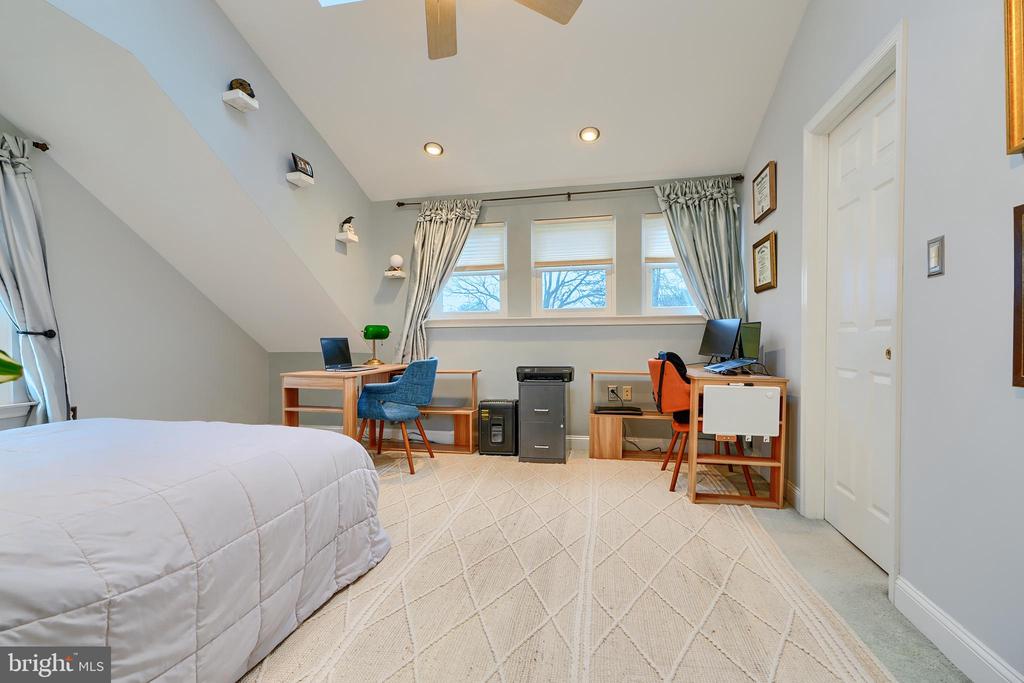12 OAKWAY RD