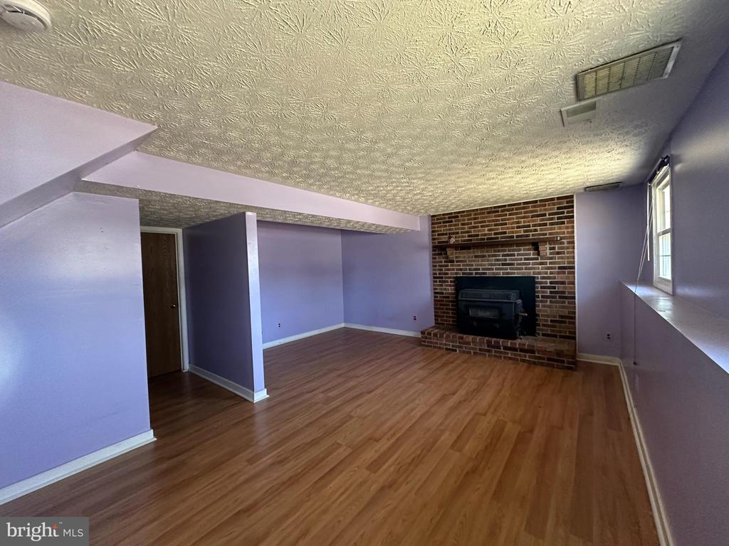 4 MELANIE CT