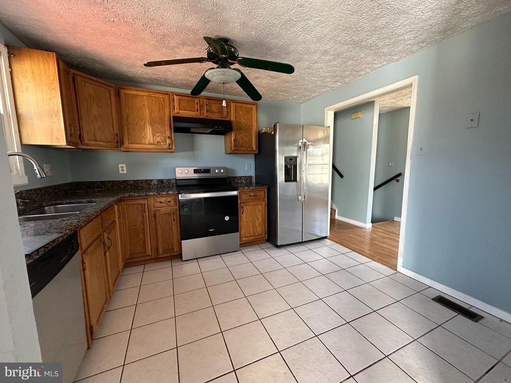 4 MELANIE CT