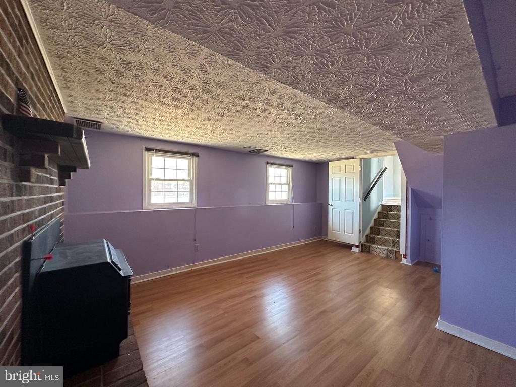 4 MELANIE CT