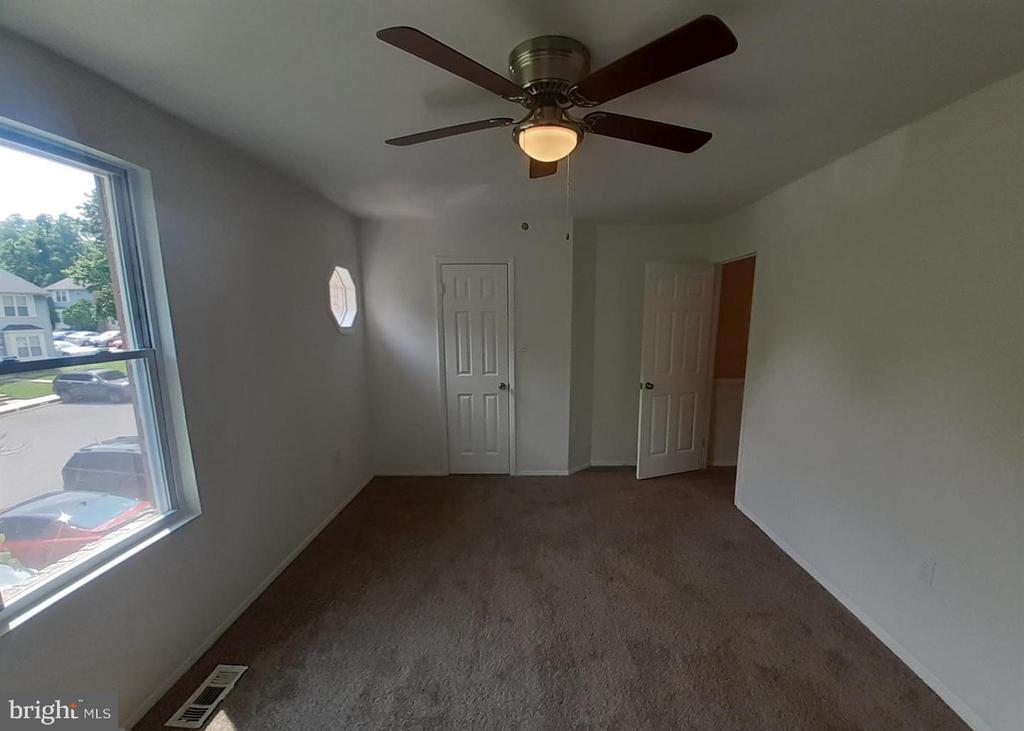 10 PRESTWICK SQ