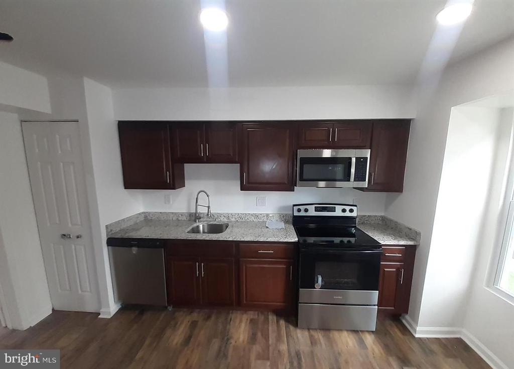 10 PRESTWICK SQ