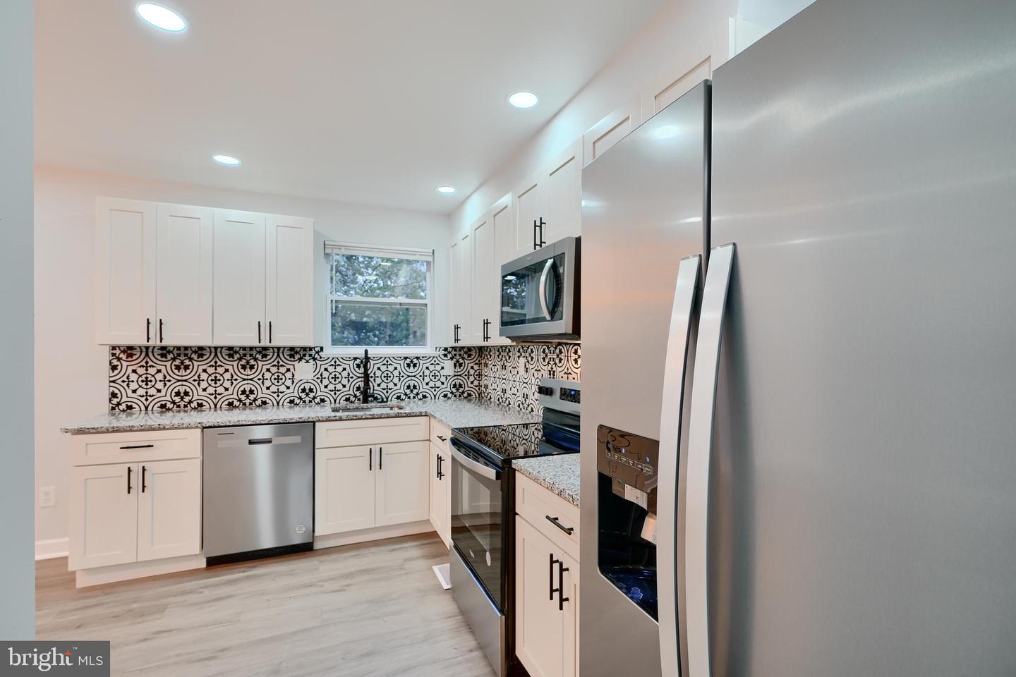 5 Broadleaf Ct