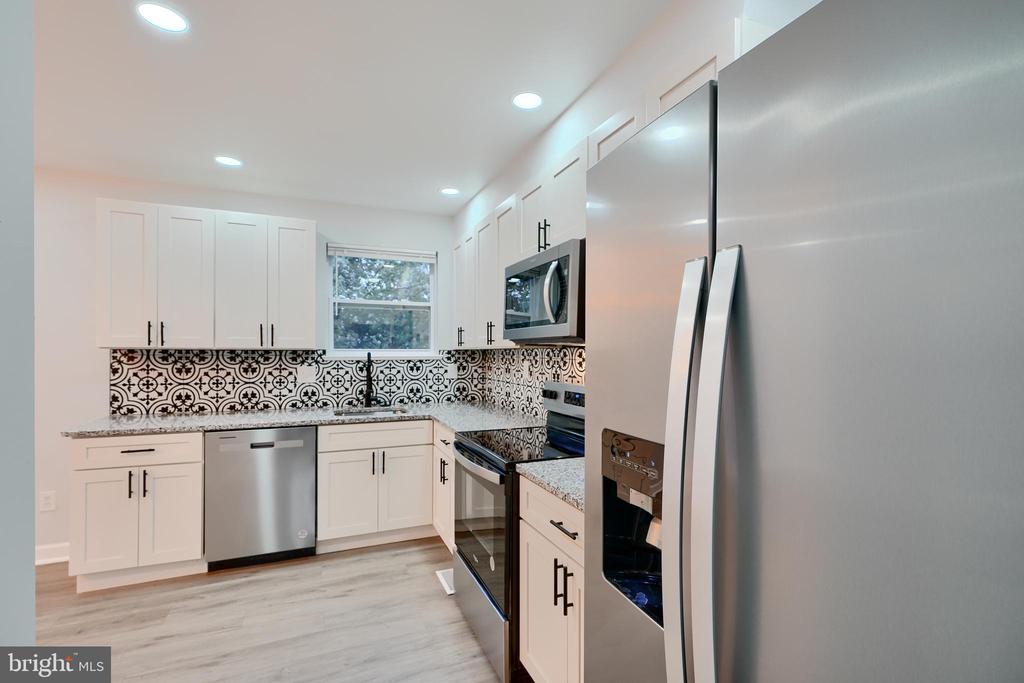 5 Broadleaf Ct