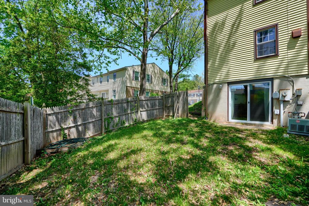 19 Melken Ct #5j
