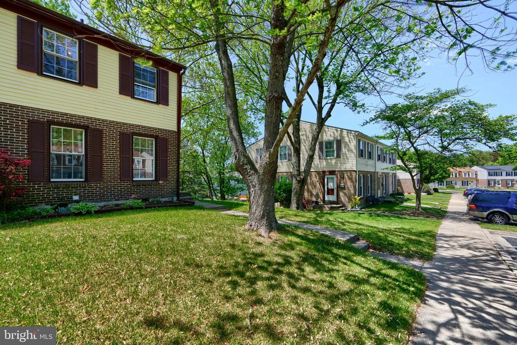 19 Melken Ct #5j