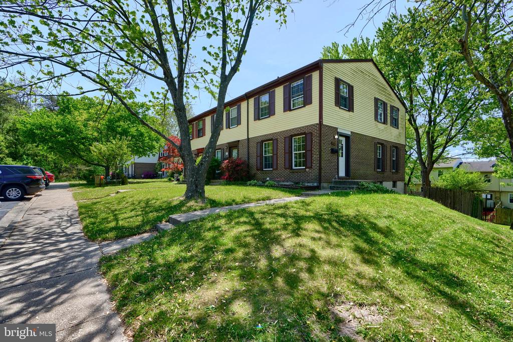 19 Melken Ct #5j