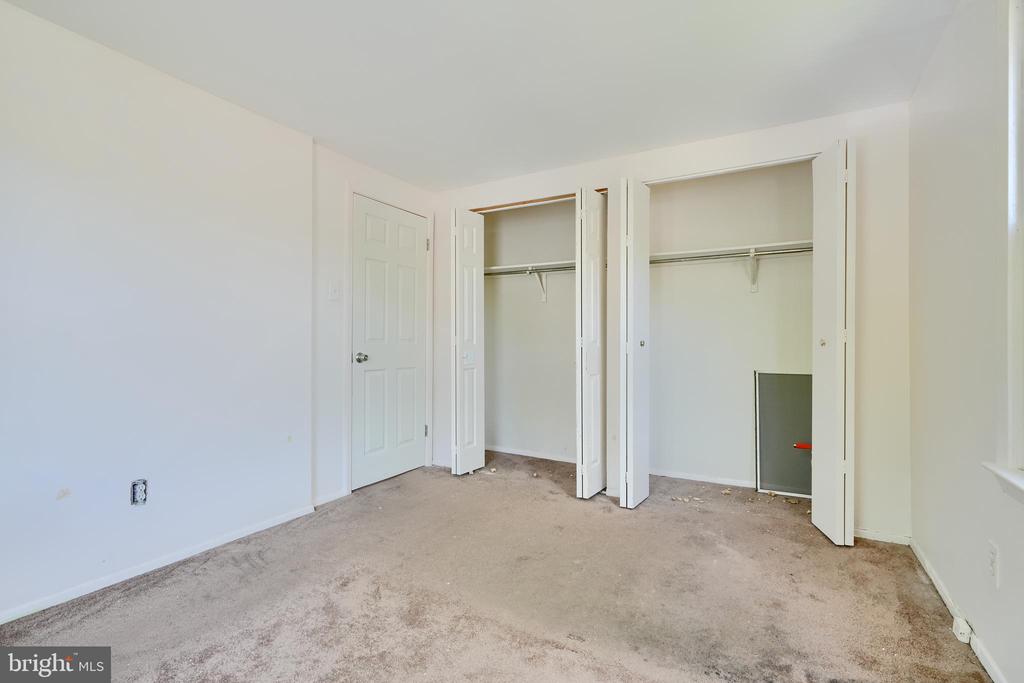 19 Melken Ct #5j