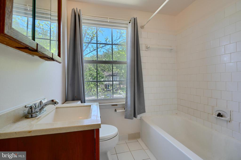 19 Melken Ct #5j