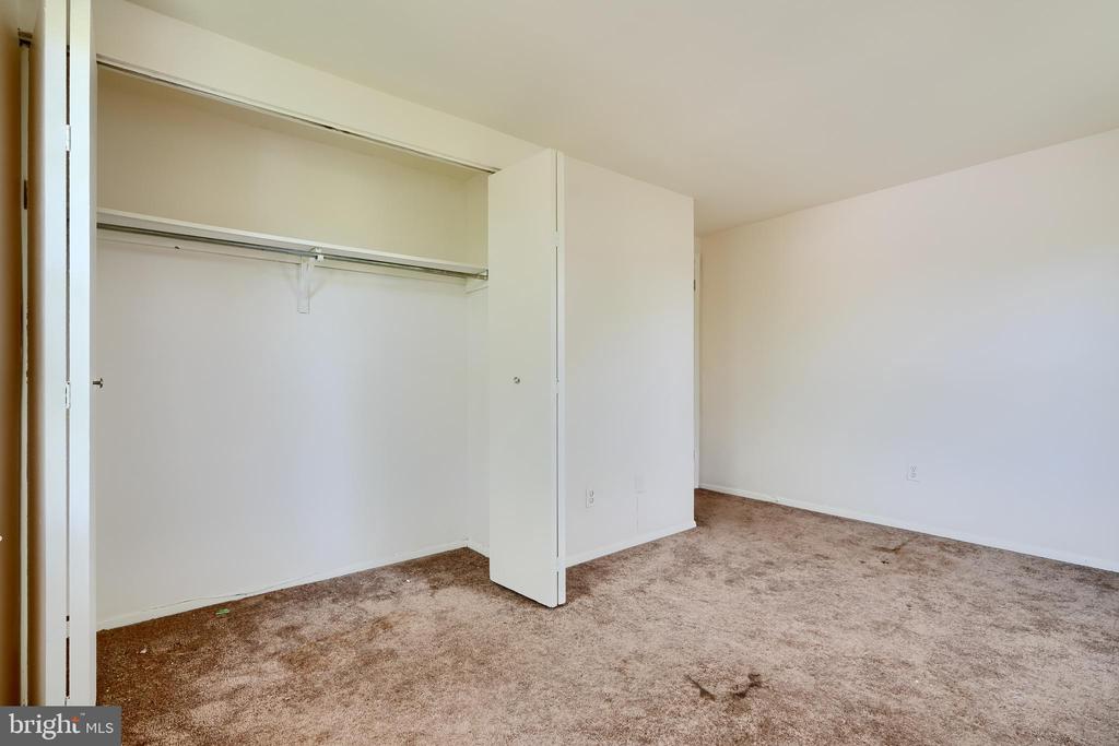 19 Melken Ct #5j