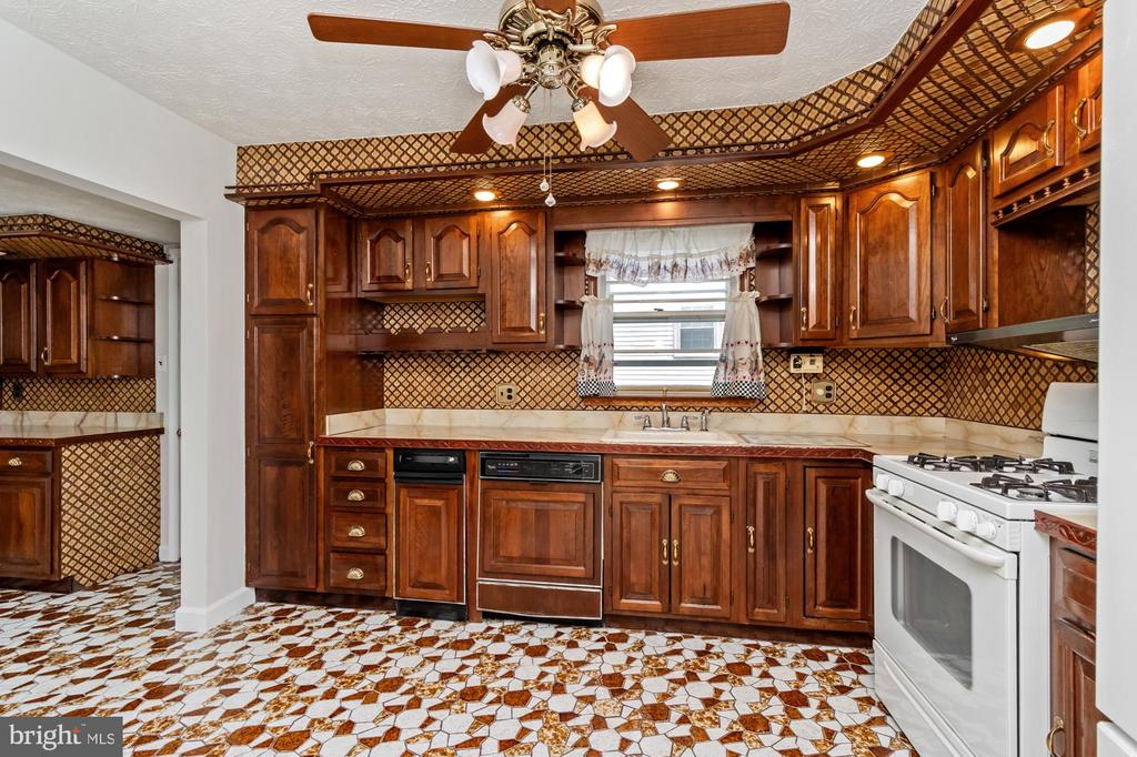 8809 DEARBORN DRIVE