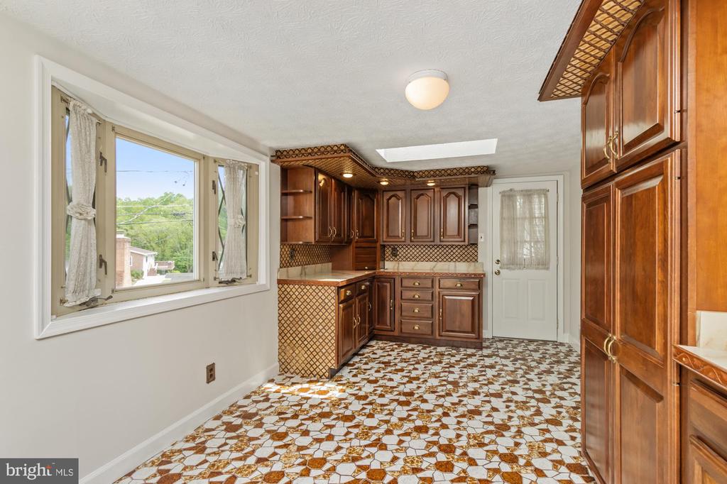 8809 DEARBORN DRIVE