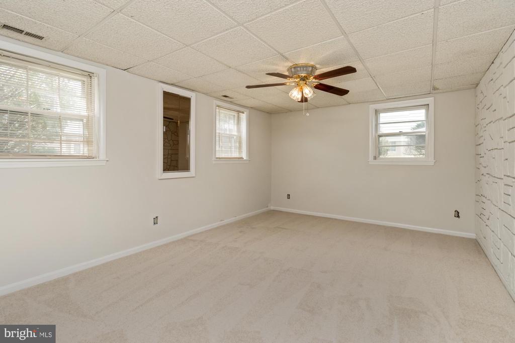 8809 DEARBORN DRIVE