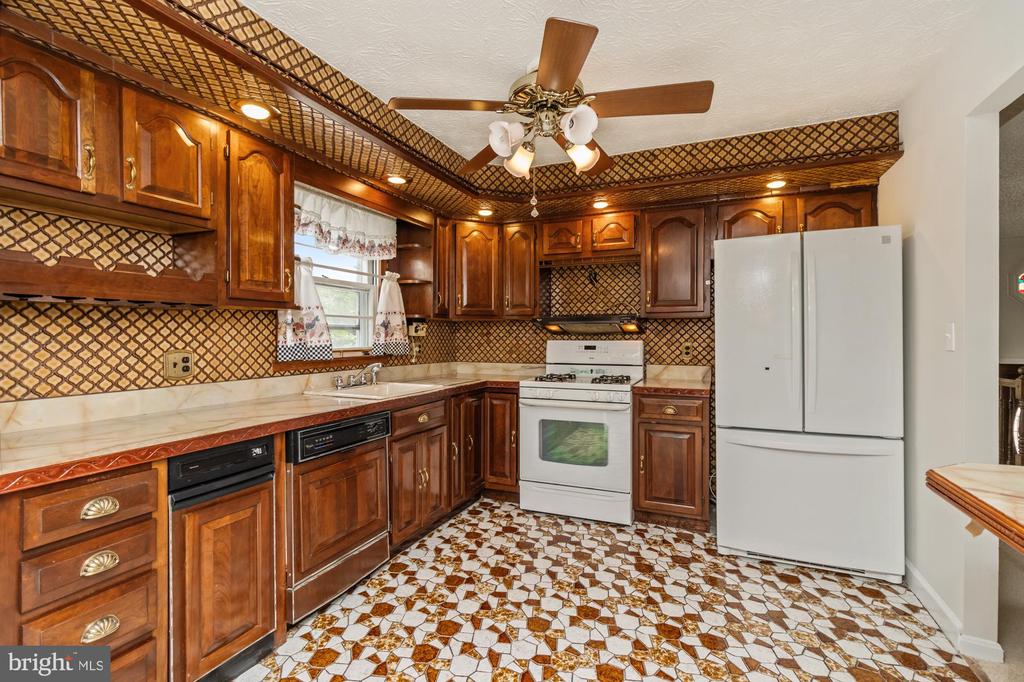8809 DEARBORN DRIVE