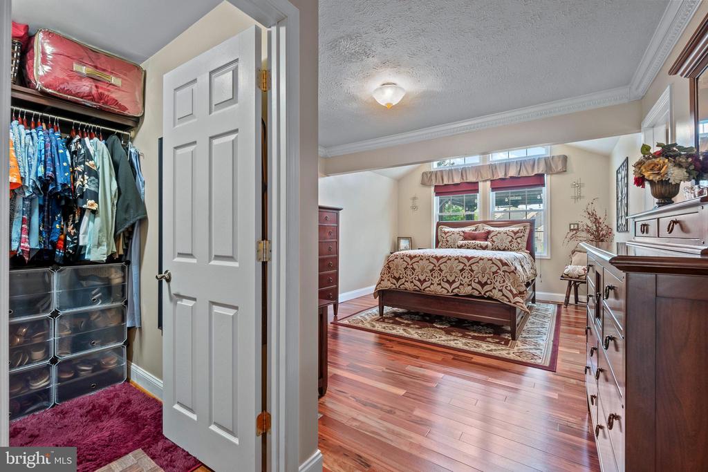9717 HICKORYHURST DRIVE