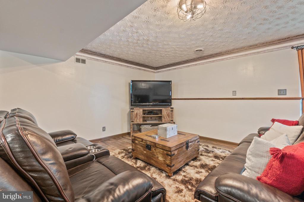 9717 HICKORYHURST DRIVE