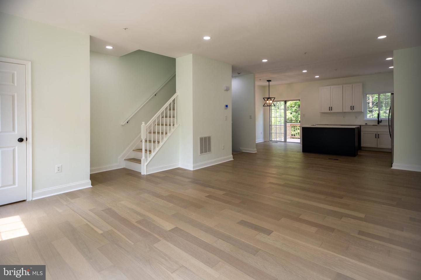 11904 White Heather Rd