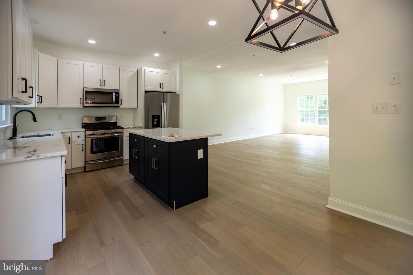 11904 White Heather Rd
