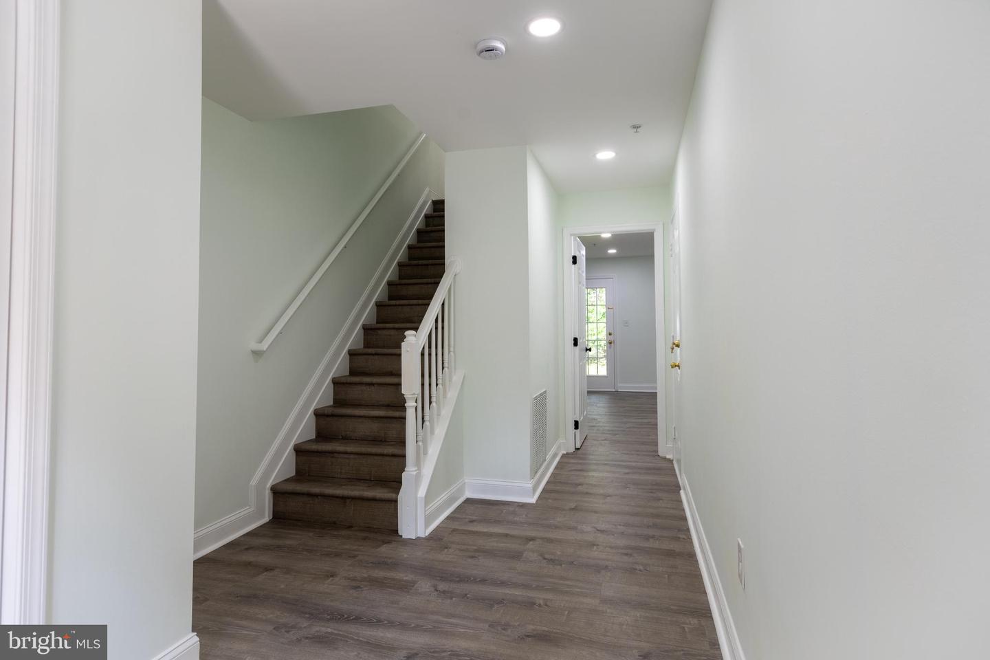 11904 White Heather Rd