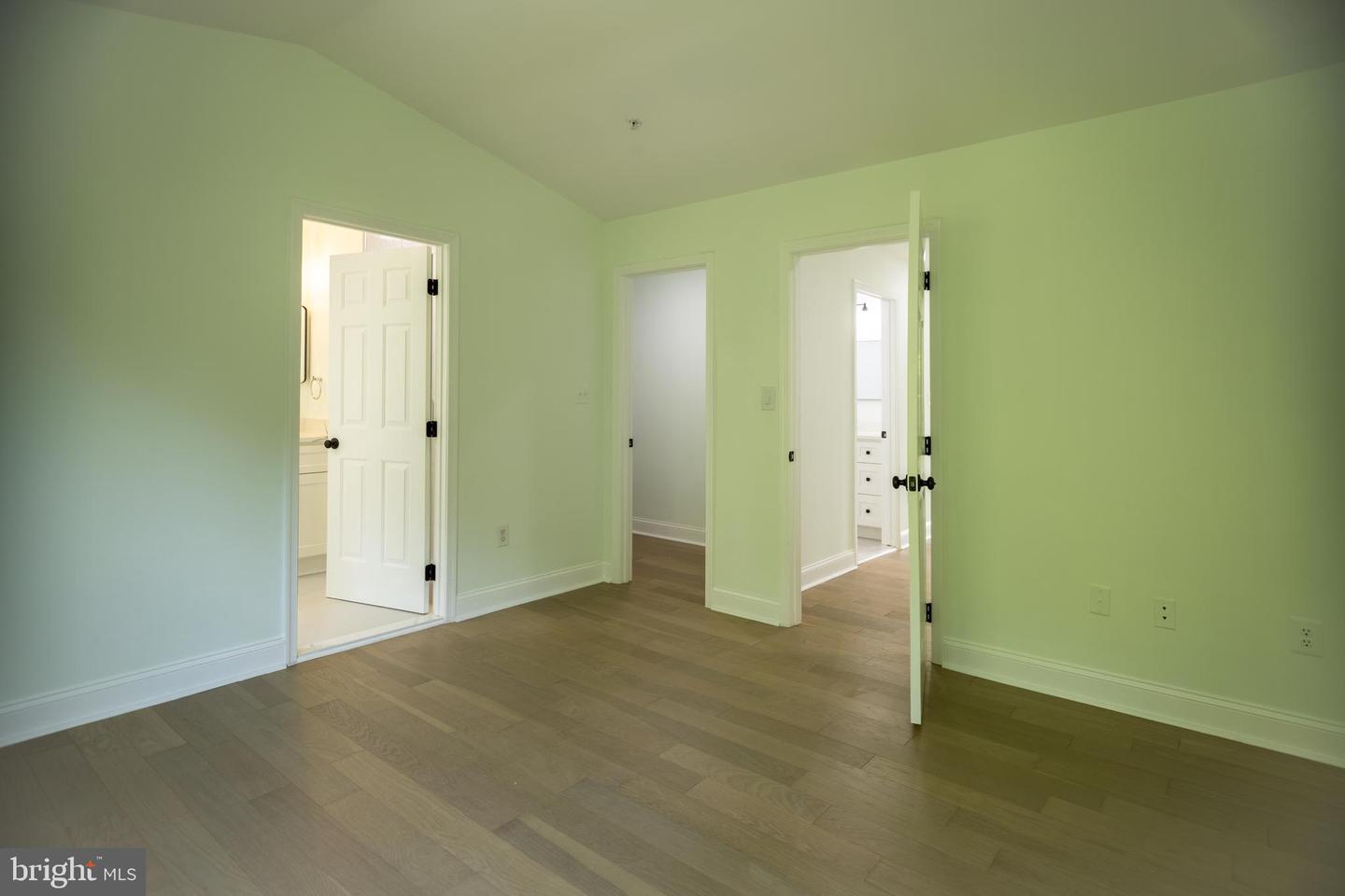 11904 White Heather Rd
