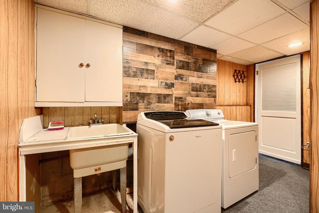 16 Ayr Ct