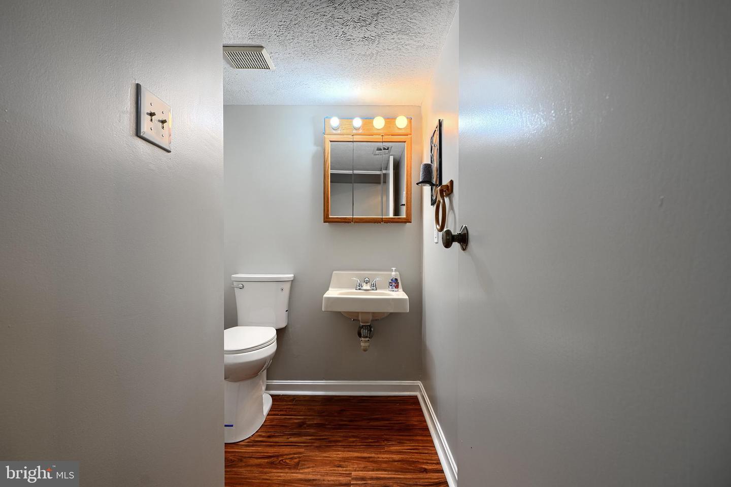 16 Ayr Ct