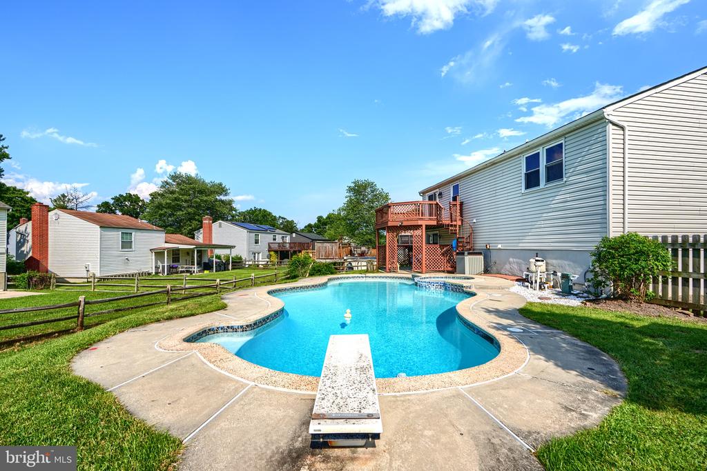 16 Ayr Ct