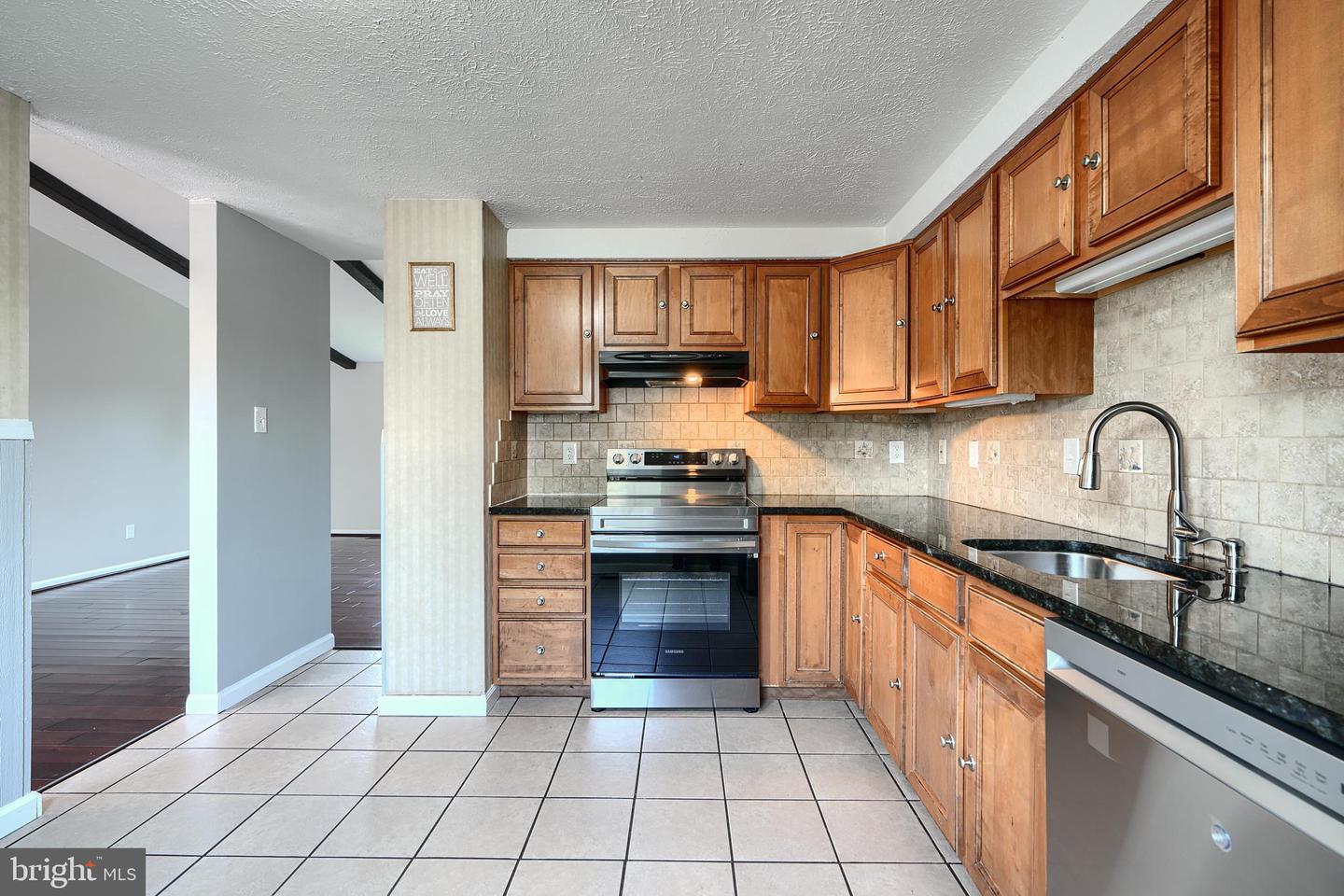 16 Ayr Ct