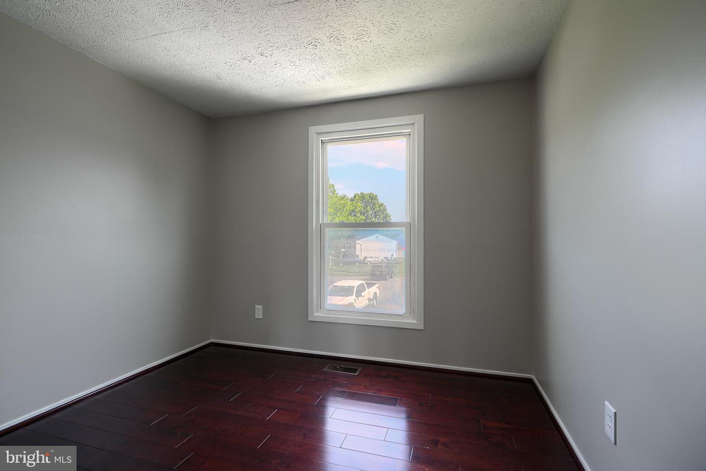 16 Ayr Ct