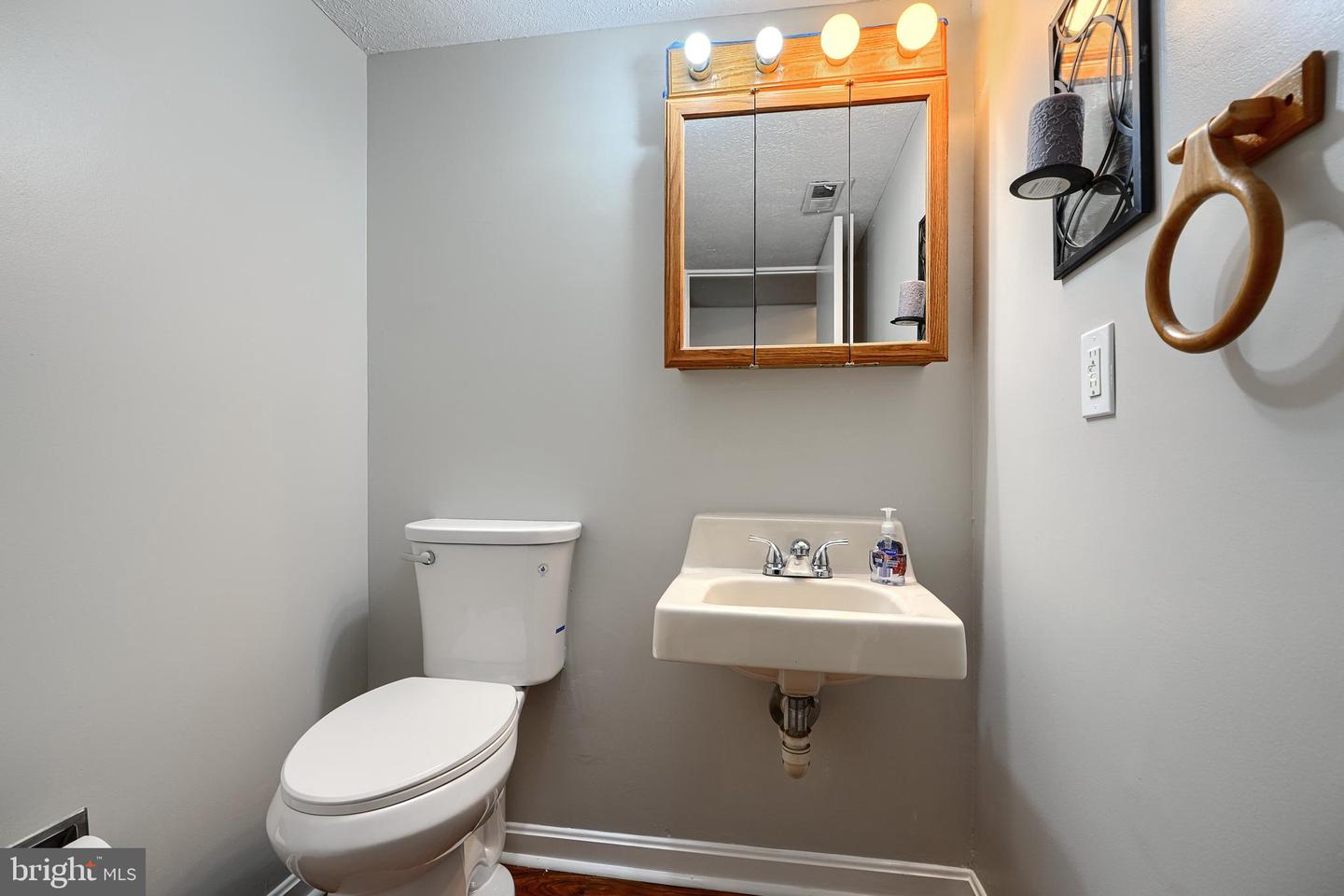 16 Ayr Ct