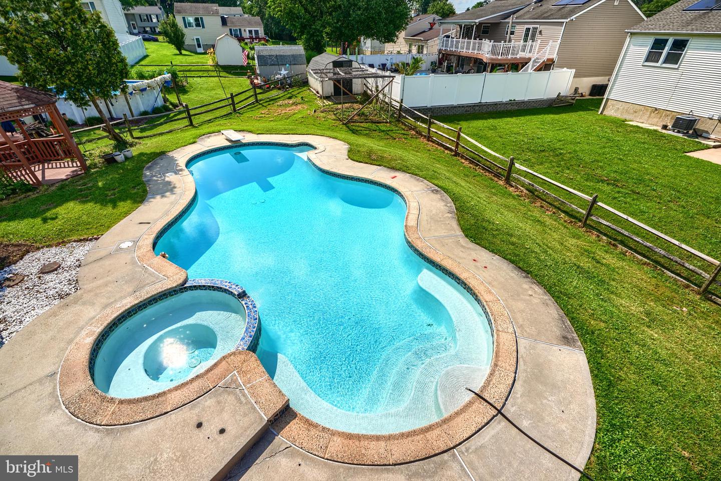 16 Ayr Ct