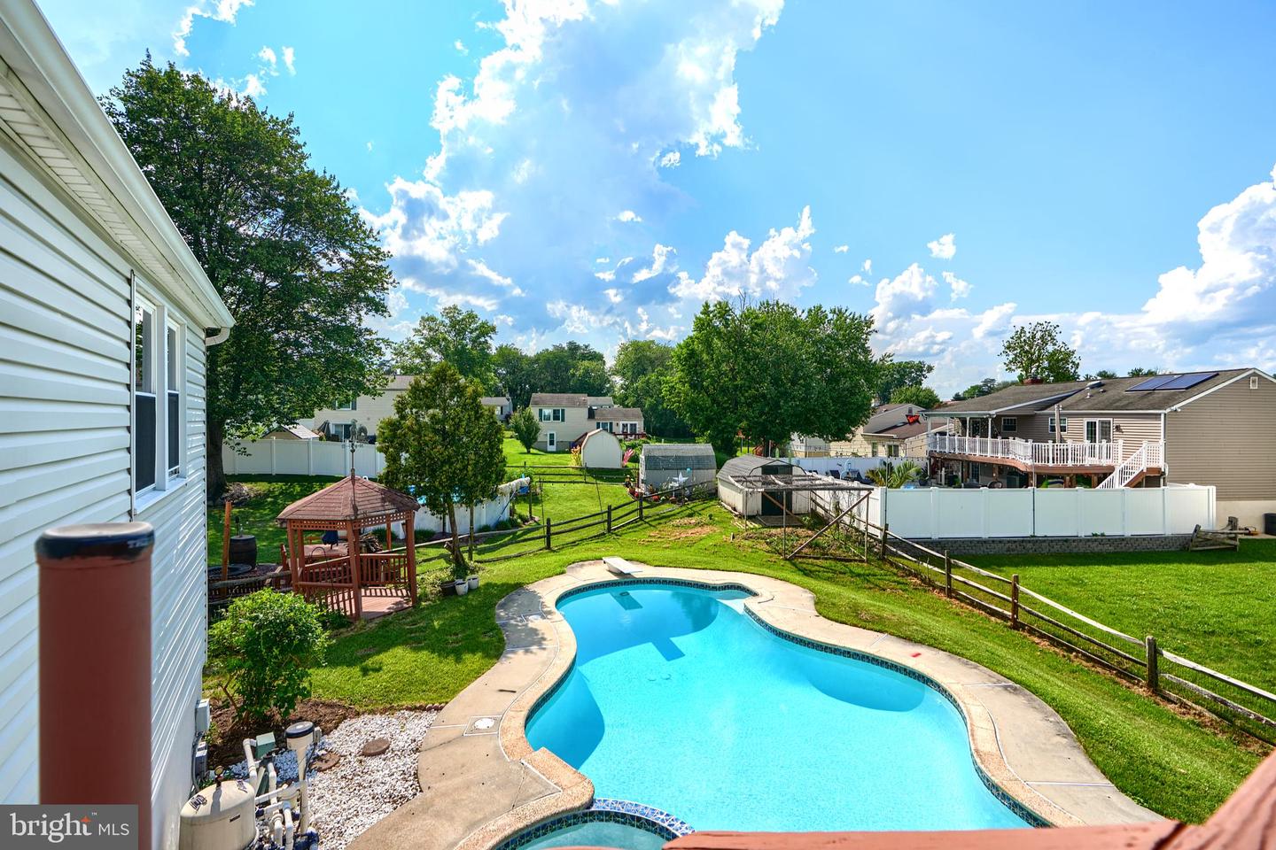 16 Ayr Ct