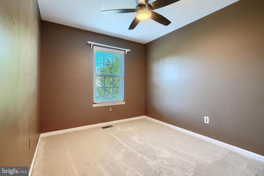 32 GILLAND COURT
