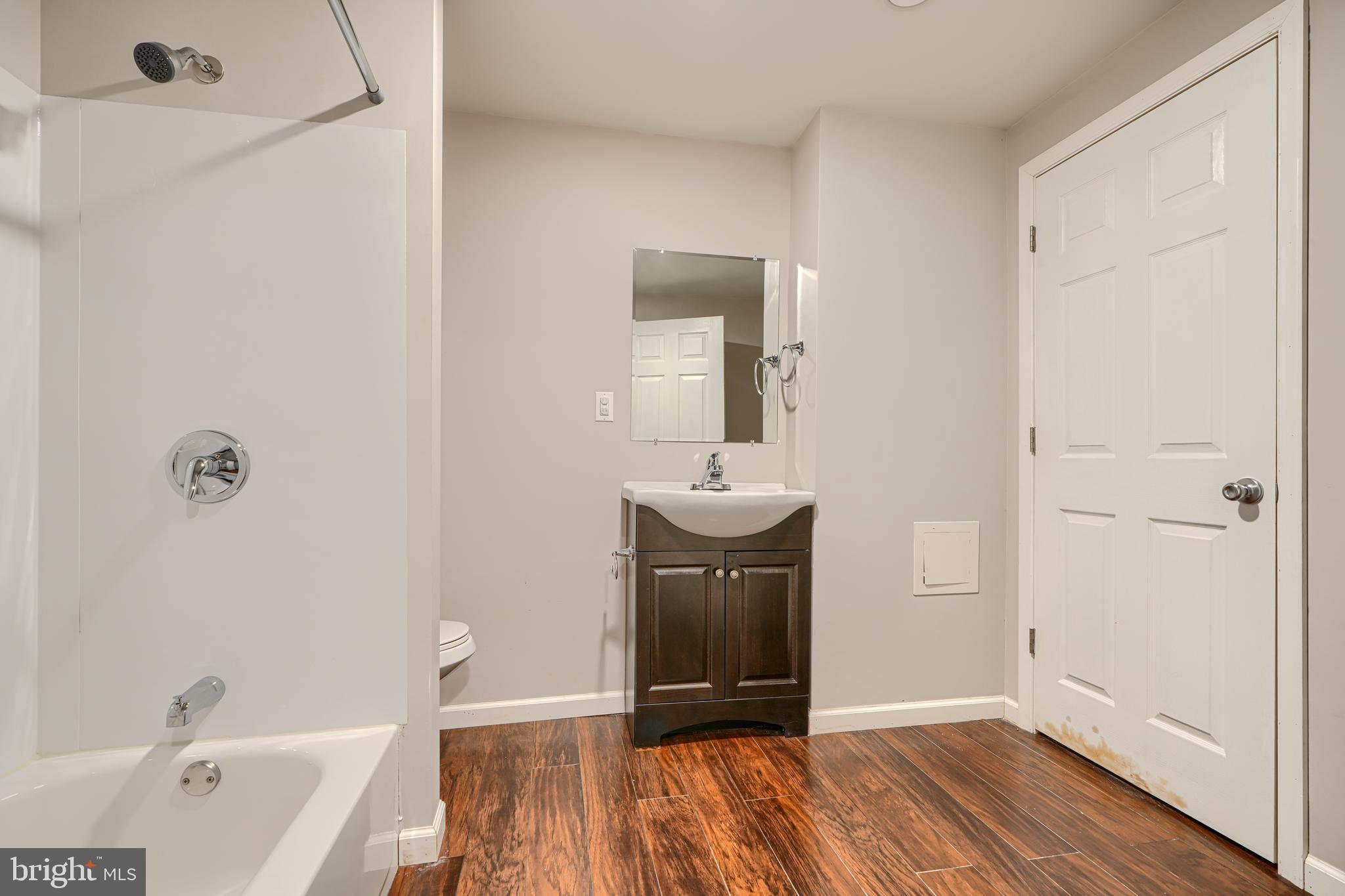 32 GILLAND COURT