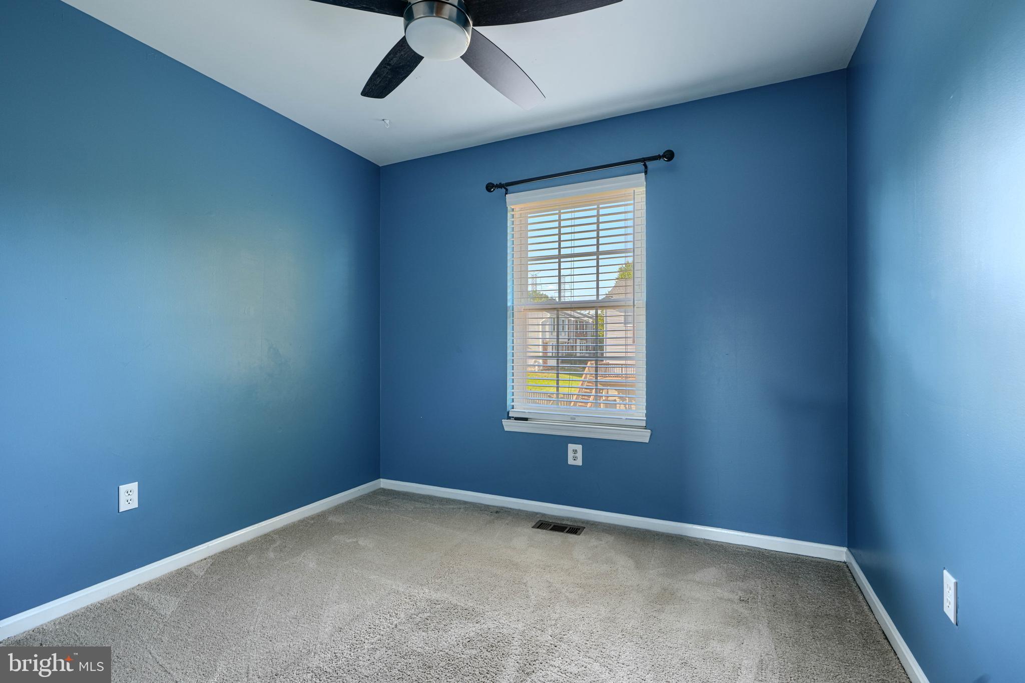 32 GILLAND COURT