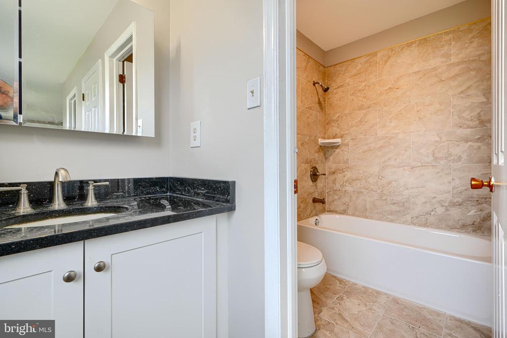 7 CRESTVIEW GARTH