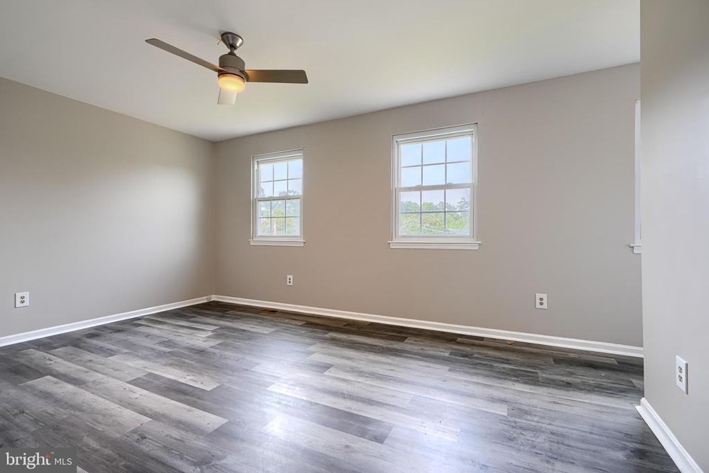 7 CRESTVIEW GARTH