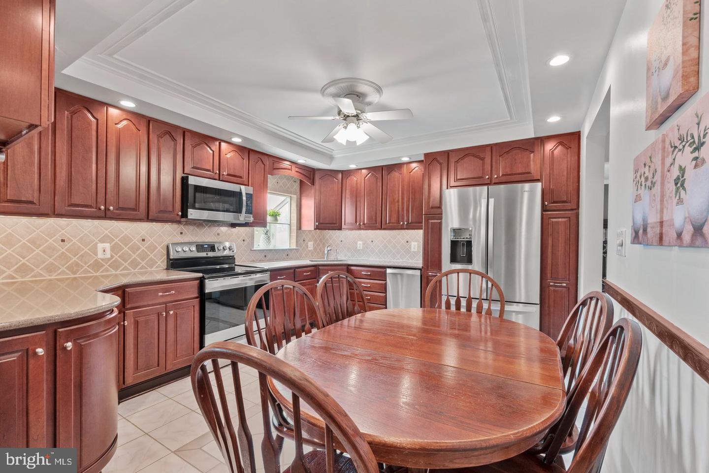 6 LANCEWOOD LANE