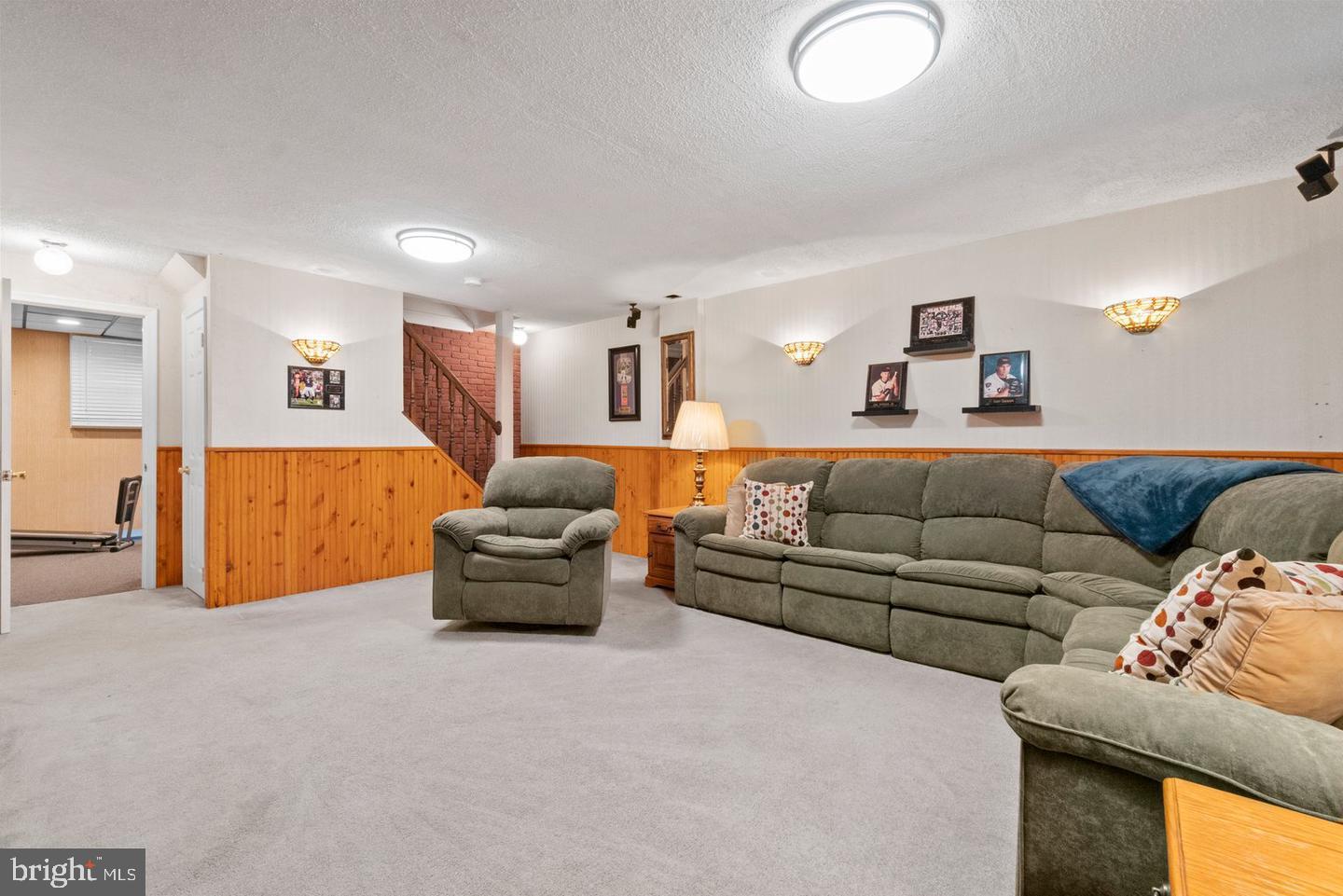 6 LANCEWOOD LANE